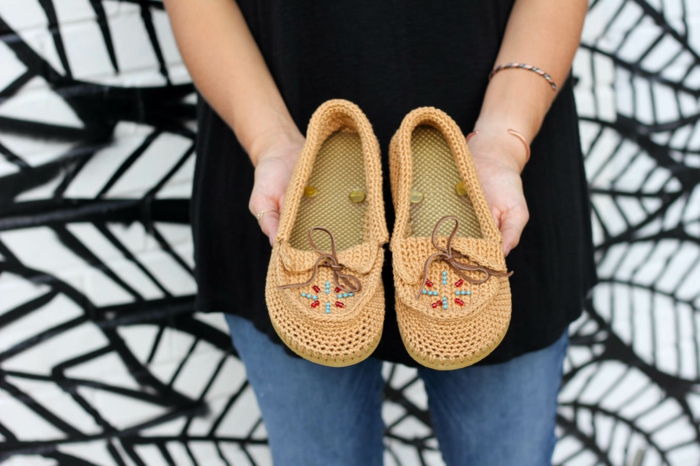 Vytvorte si vlastné papuče - háčkovanie a šiť a ozdobiť v oranžovej farbe