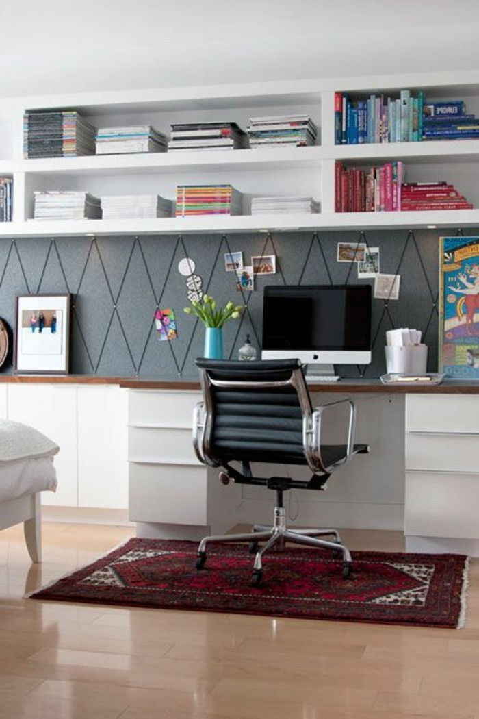 hembuero-juoda-balta-kėdė spinta-knygos kompiuterių nuotraukos kilimas gėlės