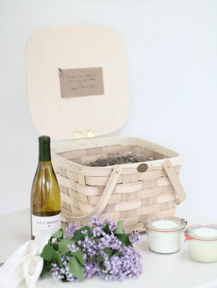 gražus dovanų krepšys idėjos-BY-Motinos diena Vyno Dovanų rinkinys Gėlės