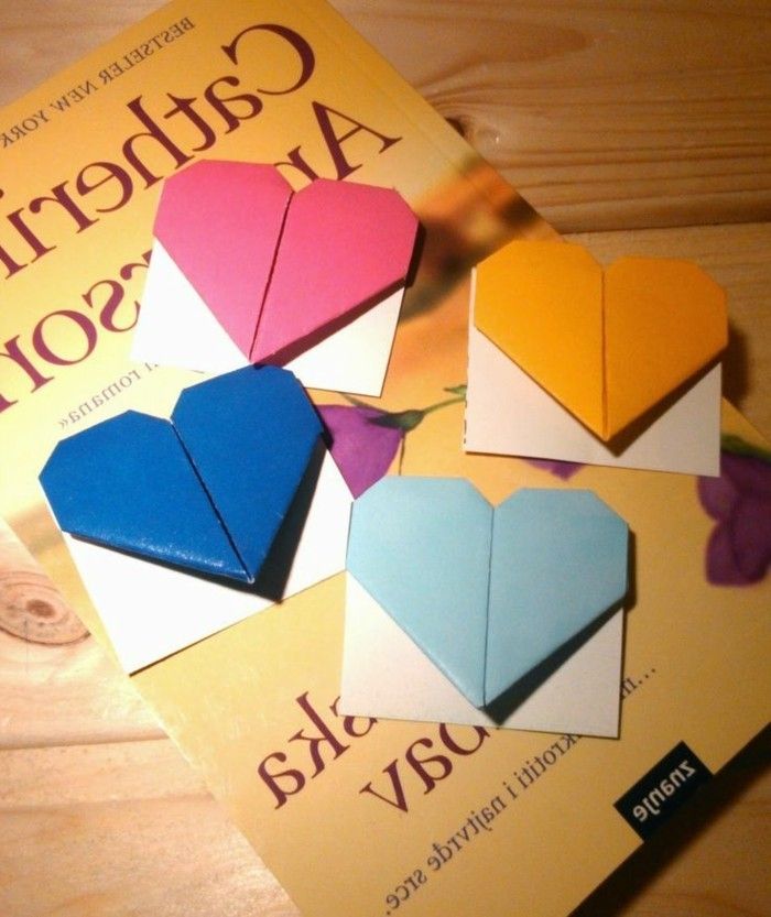 Herze-craft-origami-modellen-in-kleurrijke-gekleurde-zelf-make
