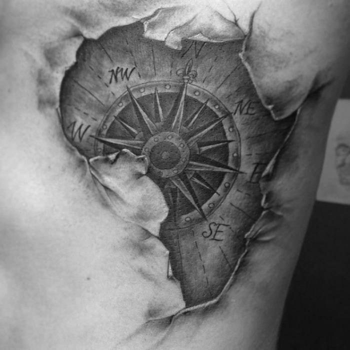 Afrika - juodos kompaso tatuiruotės su pasauliniu žemėlapiu idėja