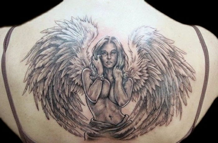 skvelý nápad na tetovanie anjela - tu je anjel s dvoma veľkými anjelskými krídlami