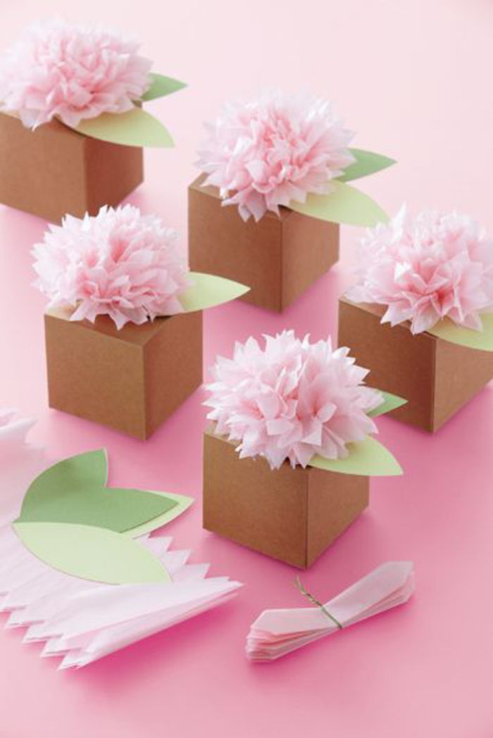 cutii cu flori din hârtie creponată, cuișoare, ambalați-vă singur