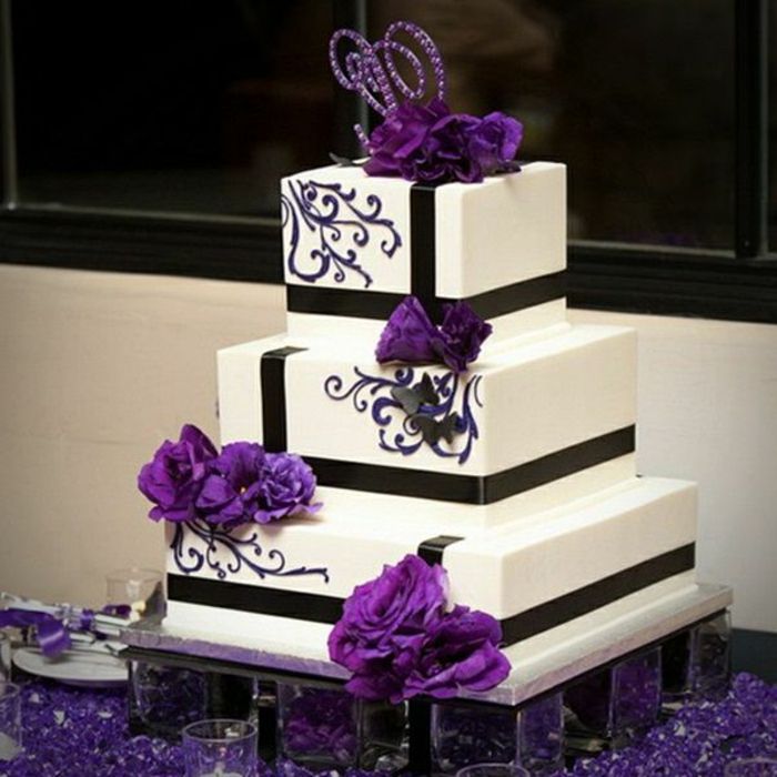 tla poročna torta-v-vijolično-tri