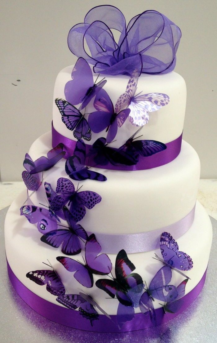 Poročna torta-v-vijolično-a-modro-trakom