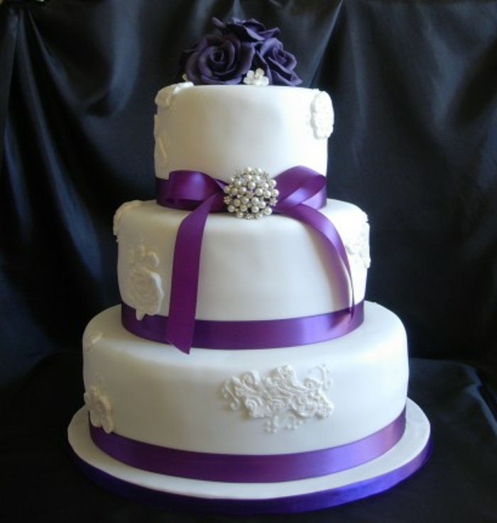 Poročna torta-v-vijolično-großarige-design