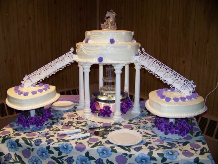 Poročna torta-v-vijolično-pojavi Grand-Am