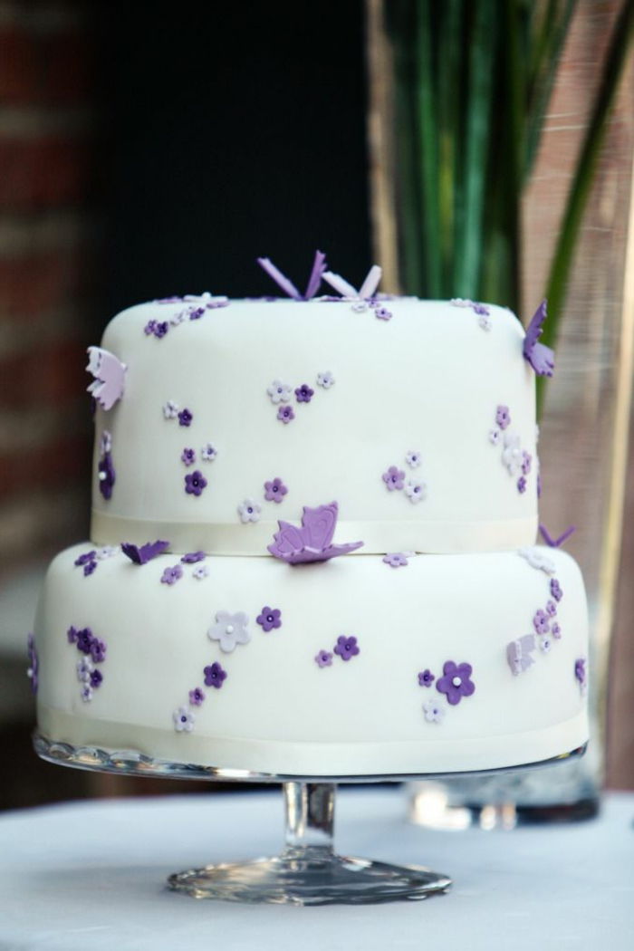 Poročna torta-v-vijolično-sladko-malo-model