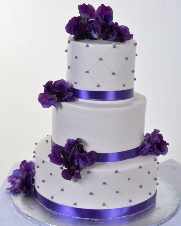 Poročna torta-v-vijolično videti zelo posodobili informacijsko