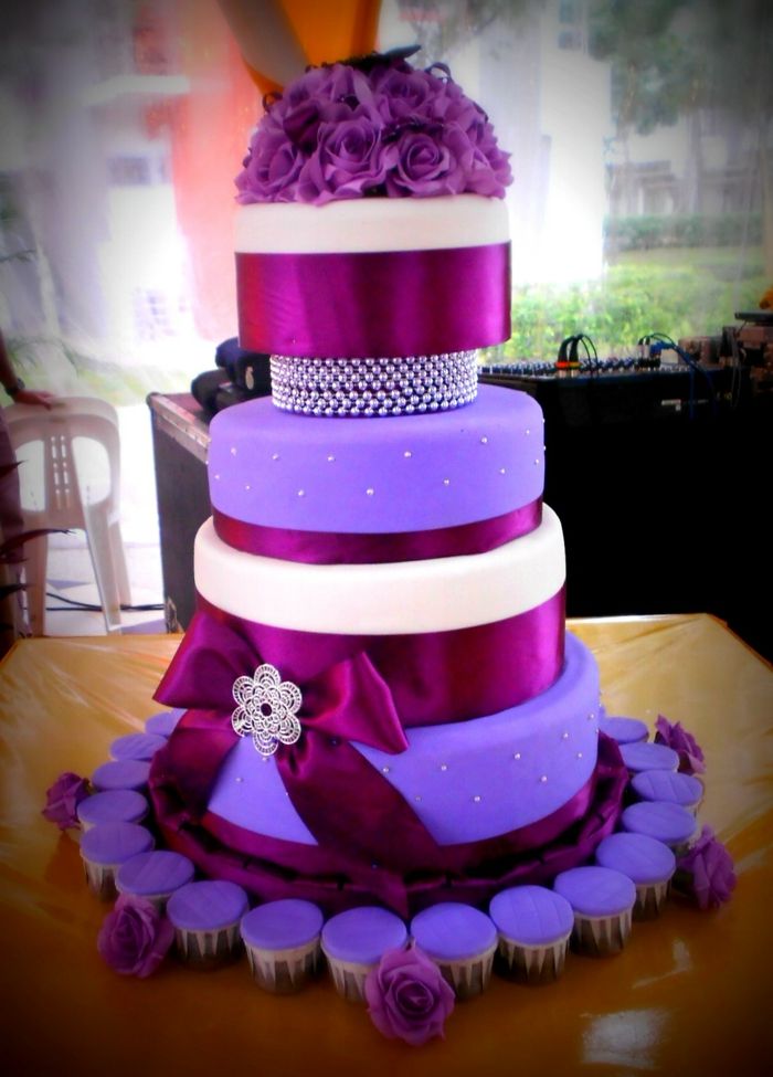 Poročna torta-v-vijolično-super-moderno-look