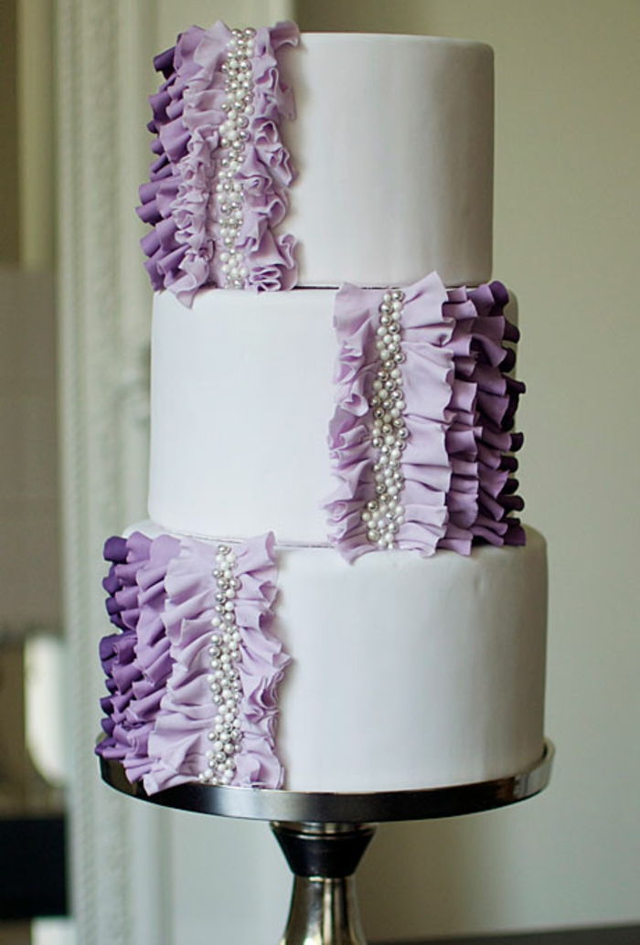 Poročna torta-v-vijolično-super-lepe-model