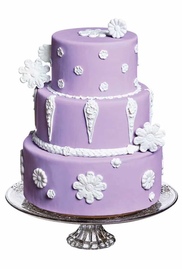 Poročna torta v vijolično-beli-background-