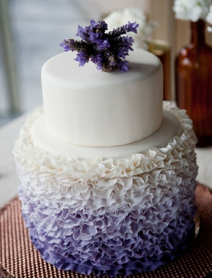 Poročna torta-v-vijolično-čudovito-design
