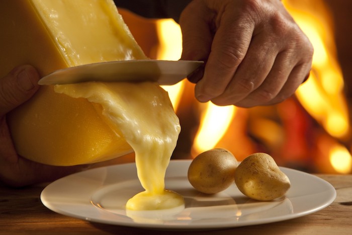 ideer for raclette smeltende ost smeltet ost potet mat