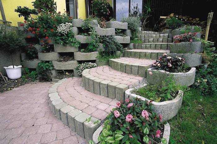 jettzt vám ukážeme jeden z našich skvelých nápadov na tému záhradný dizajn - malá mini záhrada s. schody a malé krásne kamene