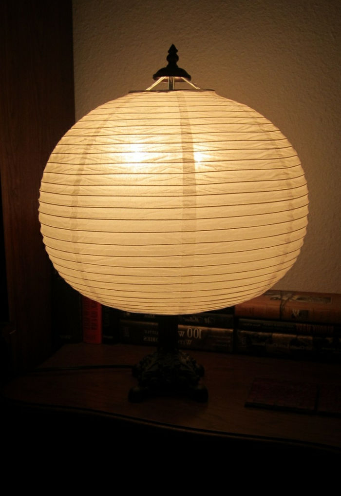 Katalog papierem lampy świecznik
