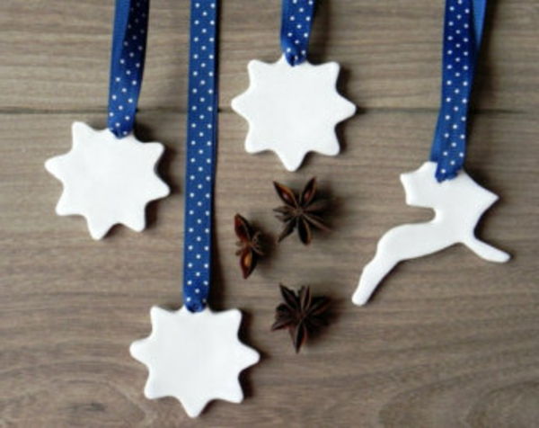 bela božična dekoracija - dekorativne zvezde, ki jih lahko prekinete