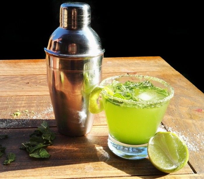 innovatieve recepten-met-matcha-shaker-shake-alcohol-met-matcha-lime-and-Zucher-aangenaam-momenten