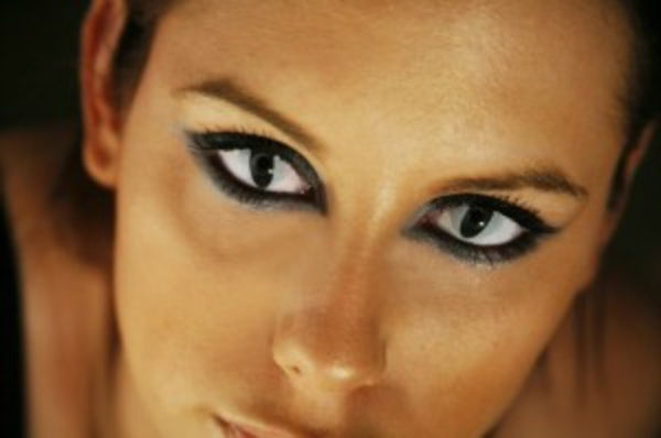 intressant-kontaktlinser-för-halloween-vackra-makeup
