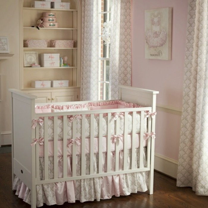 zaujímavý dizajn, detská postieľka-a-biely dizajn-krásne-baby room-for-dievčatá