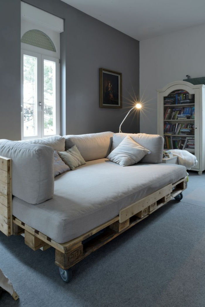 interessante-bianco-divano-da-Euro pallet-accogliente-room