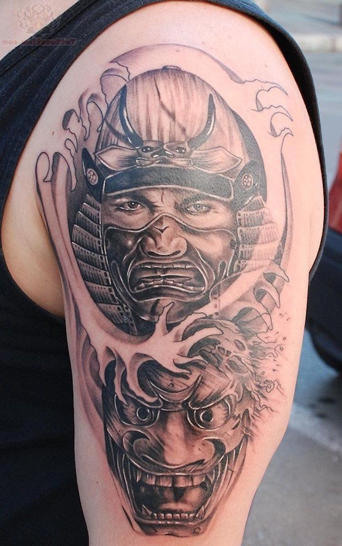 maschera, uomo, casco, tatuaggio giapponese in nero e grigio