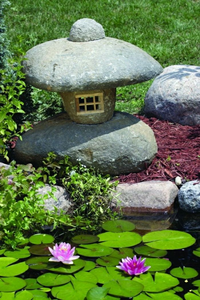 Japonský zen-garden-lily kameň lampáš