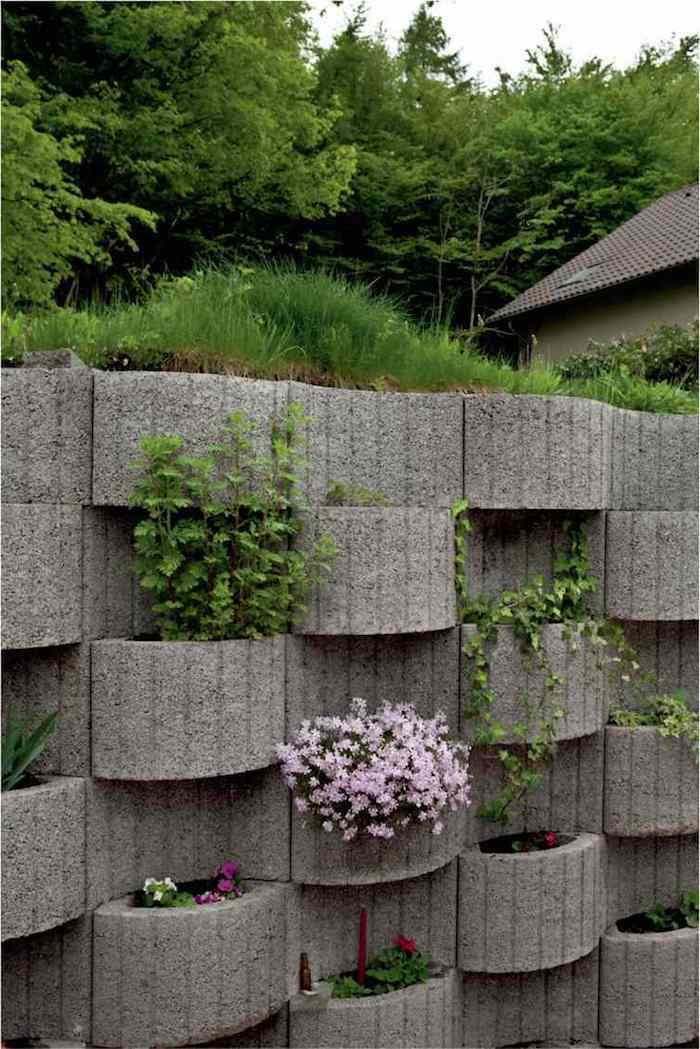 Pozrite sa na túto myšlienku dizajnu zhema garden - tu sú niektoré betónové bloky z betónu