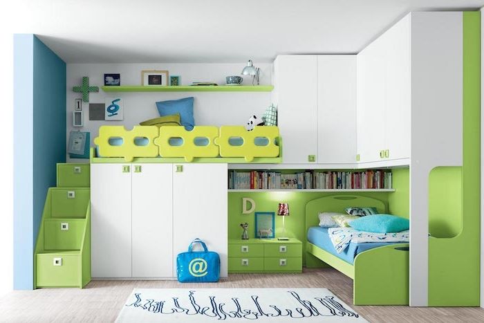Yeşil renkte gençler için yataklar, merdivenli loft yatak, beyaz raflar, kitaplık