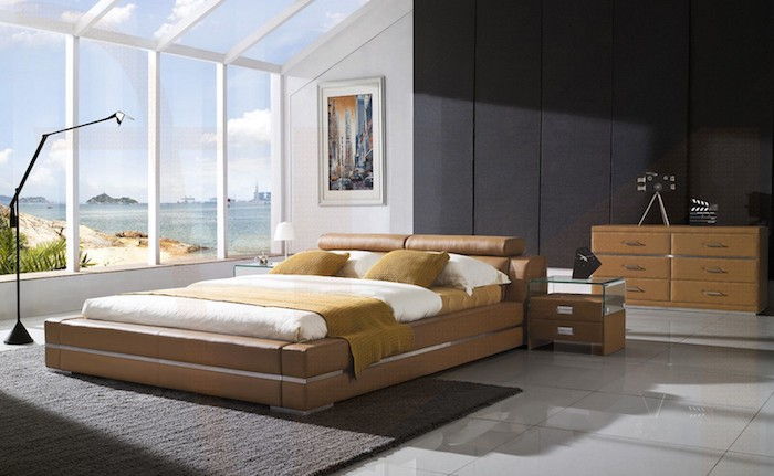 Panoramik bir ev, kahverengi keten, gri halılı çift kişilik yatak - güzel oda