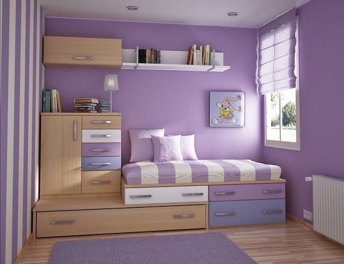 ungdomsrum komplett mode i lila och beige lilla tjej rum inredda säng design med skåp och lådor hyllor