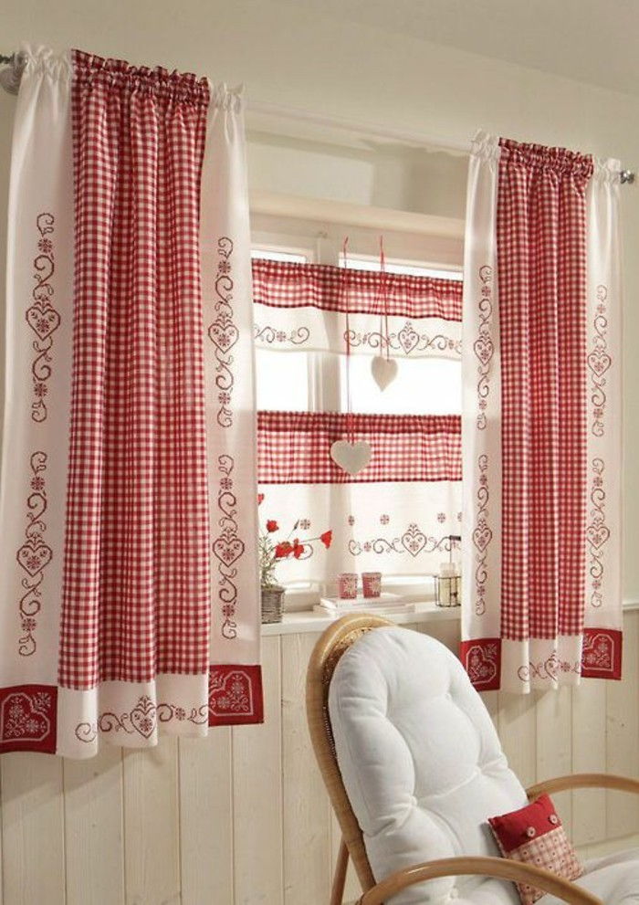tort cortina-moderne-roșu-și-wei