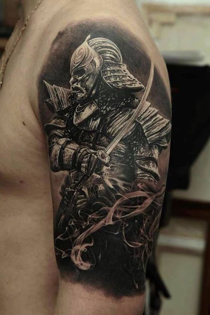 guerriero giapponese, katana, spada samurai, tatuaggio in bianco e nero