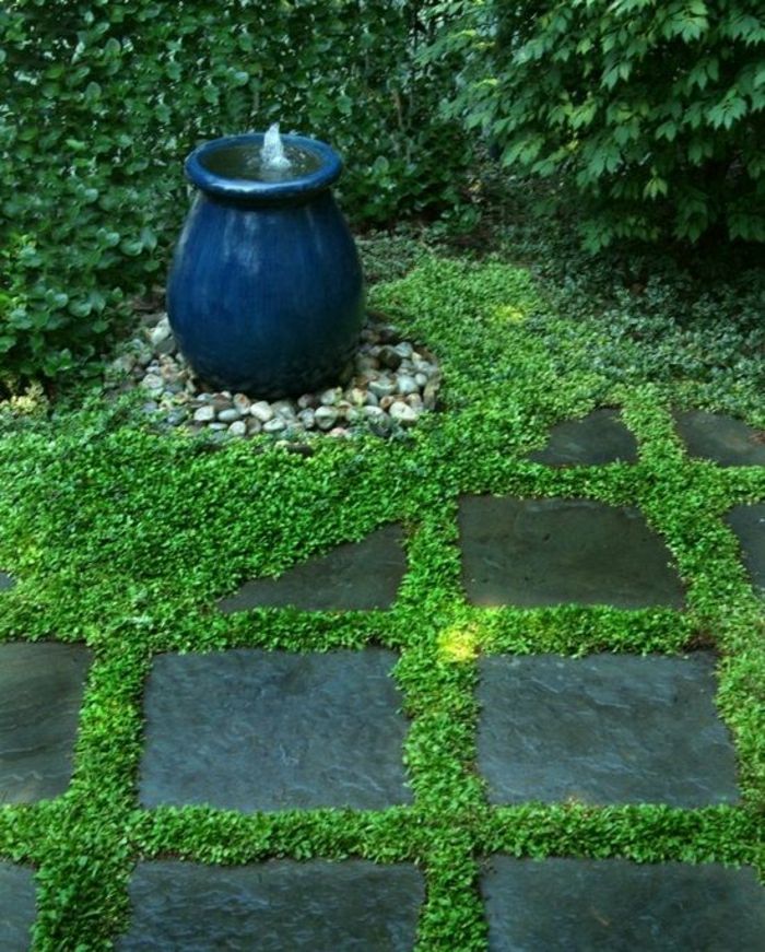 keramická fontána záhrada yard tráva ozdobné kamienky