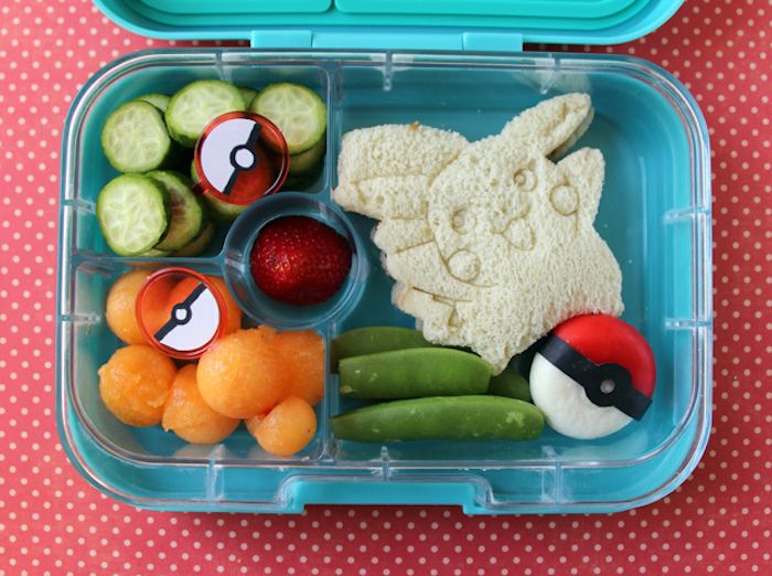 Pokemon lunsjmeny for Pokemon-fans, Pikachu-smørbrød med hvitt brød, gulrot perler og bønner, tilberedt i saltvann, agurk, skiver