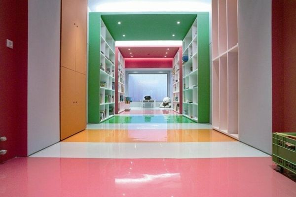 škôlky-interiér-farebné-steny