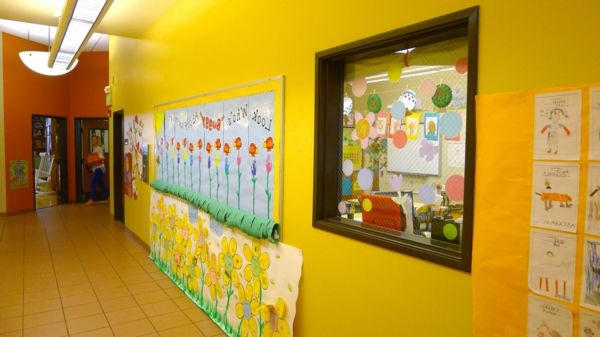 barnehager-indre-gul-vegg-i-korridoren