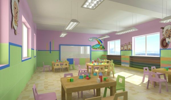 škôlky-interiér-drevené stoly-a-múru-in-ružové-and-green