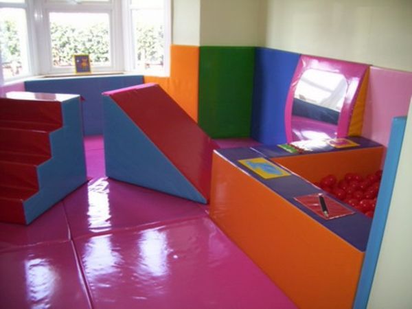 škôlky-interiér-in-pestré farby