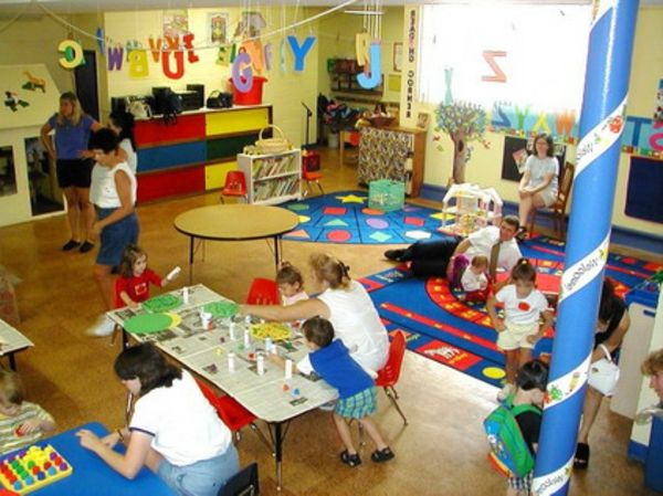 barnehage-interiør-barn-tinker-in-großn rommet