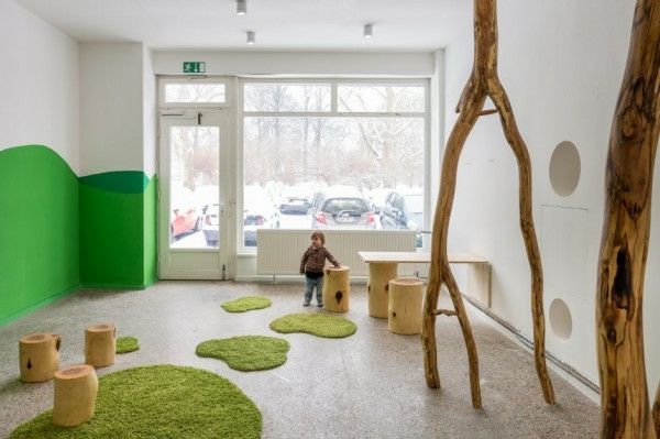 škôlky-interiér-design prírodné izba s drevenou motívmi
