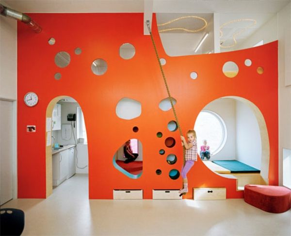 barnehage-interiør-rød-wall-to-play
