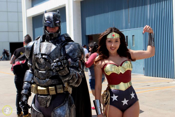 Batman in Wonderwoman naredita otroške junake kostume sami