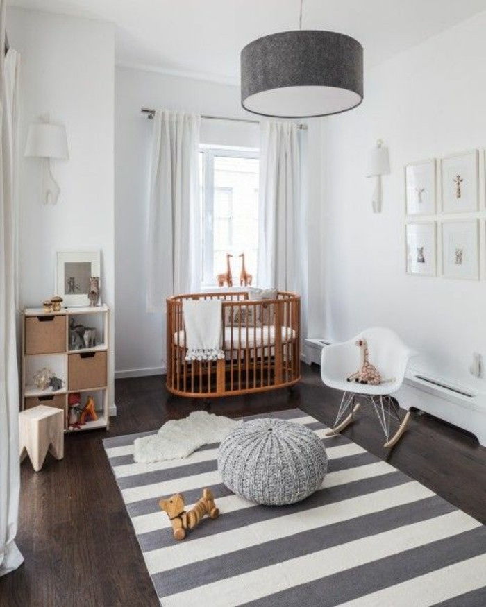 drobné drevené betlehémy-koberec-in-bielo-čierne s veľmi zaujímavým-baby-room zariadení