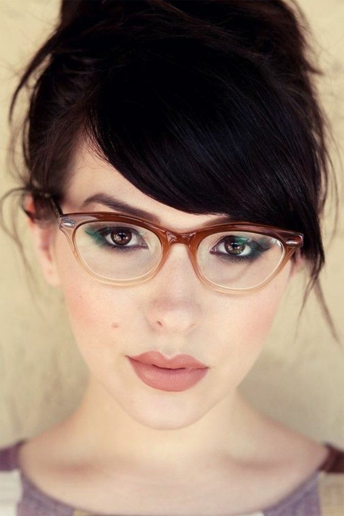 Bayanlar için küçük bir retro Gözlükler