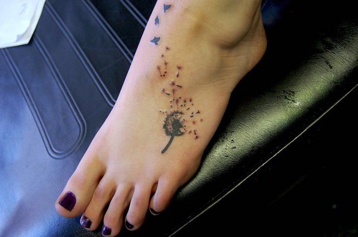 malé tetovacie motívy pre ženy, tetovanie na nohách