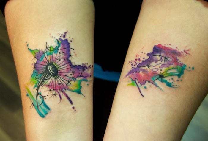 malé tetovacie motívy pre ženy, farebné tetovanie s kvetinovým motívom