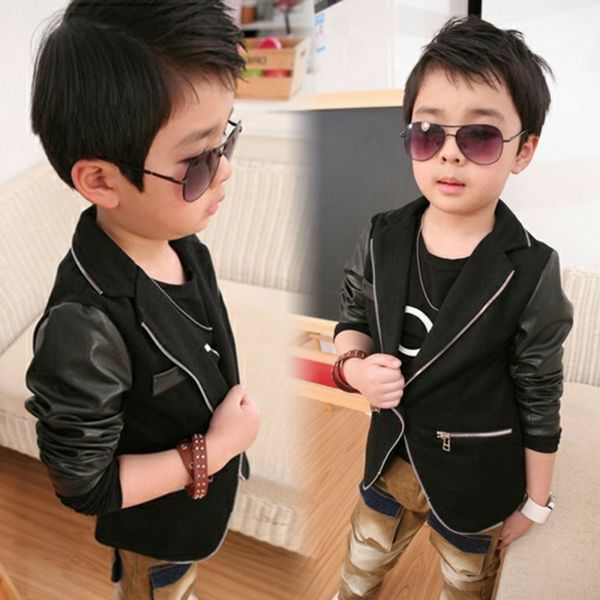 Menšie-čínsky chlapec-s-súčasný krásne-oblečenie