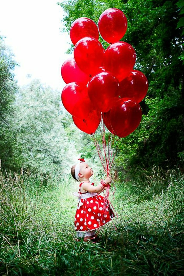 Menina Red Balloons