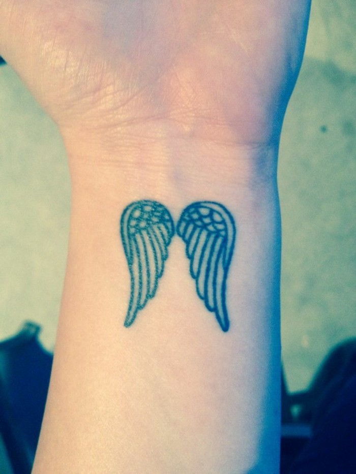 liten tatovering engel fløyen tatovering kvinner tatovering